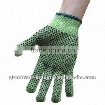 7 Gauge Knitting Seamless T/C Gloves, Green Color, Palm and Finger Double-sided PVC Dotted