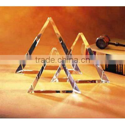 2016 Wholesale clear crystal pyramid
