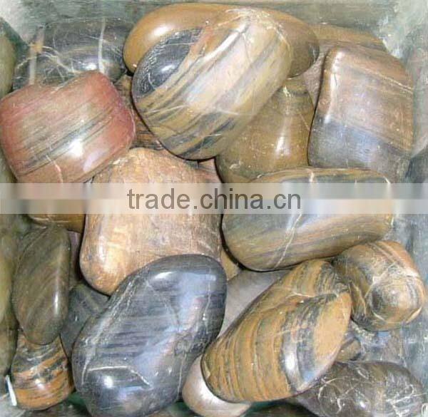 Black and white garden pebble stone decoration