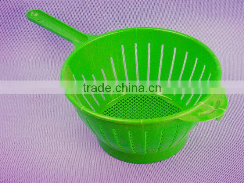 Plastic drain basket with handle
