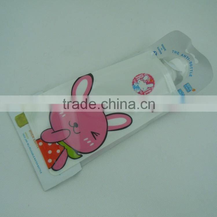 2015 newly foldable water bottle handly Singapore plastic bottle with carabiner