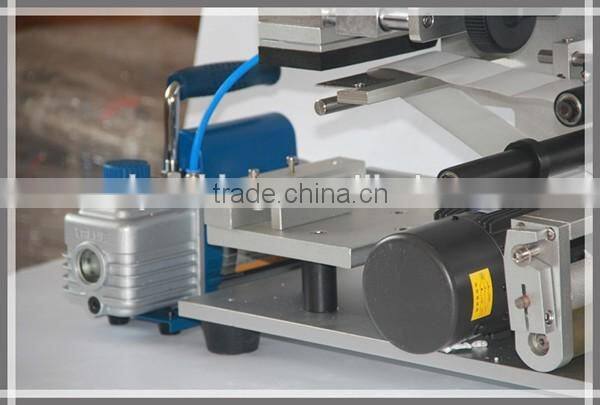 High quality semi-Automatic round bottle labeling machine,water bottle labeling machine made in china