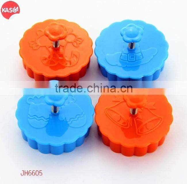 JH6606 Plastic Hand Press Cookie Cutter