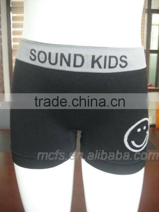 Comfortable seamless boy's underwear boxer shorts