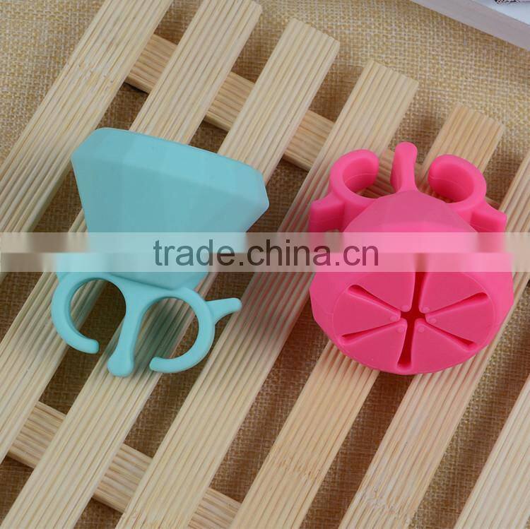 Private label two finger wearable silicone clear nail polish holders