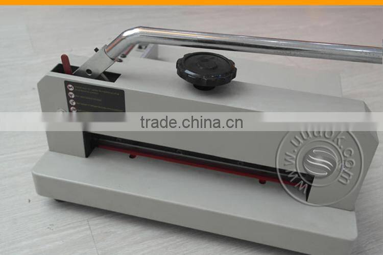 Cheap manual cutter for cutting paper