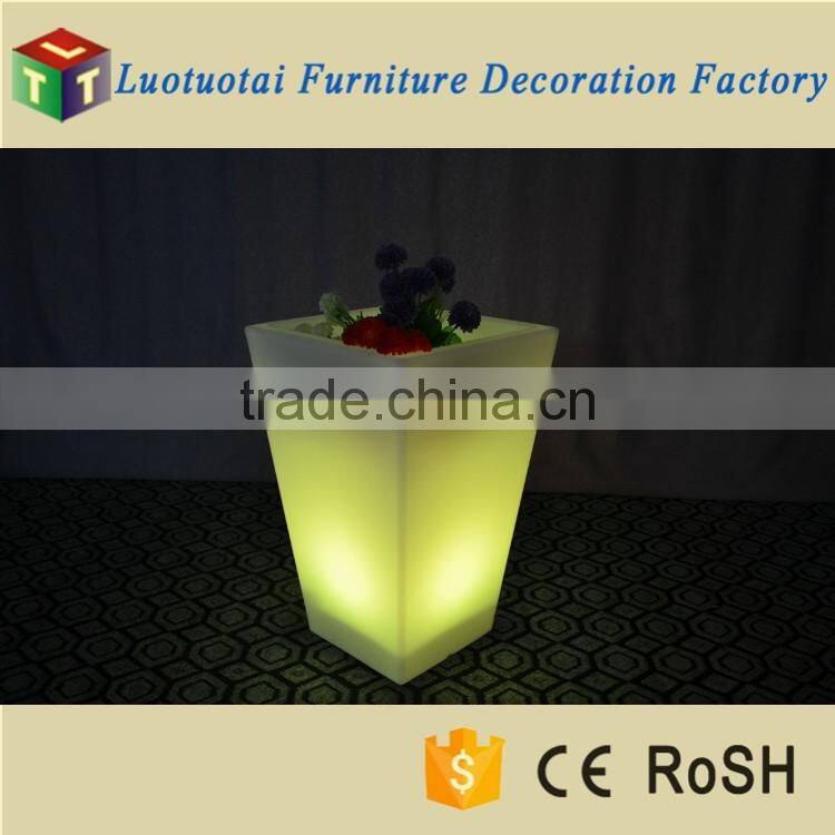 Waterproof outdoor garden use illuminated LED square planter pot with battery operated