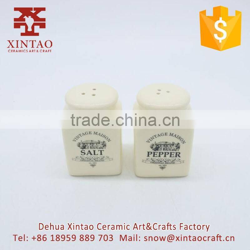Hotel and home plain white cheap ceramic salt and pepper set ceramic spice shaker