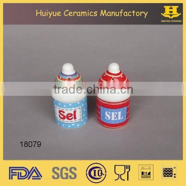 Ceramic condiment bottle set, christmas salt and pepper shaker set