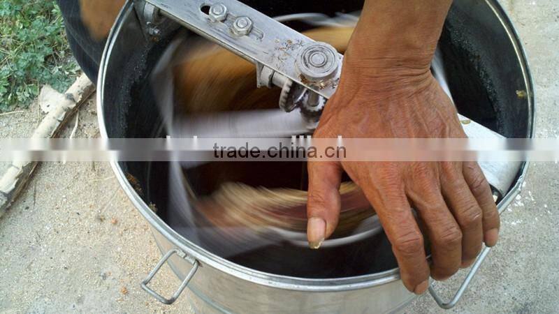 Automatic turn over honeycomb honey extracting machine