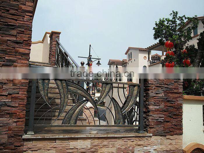 2014 Top-selling modern wrought iron fancy balcony railing