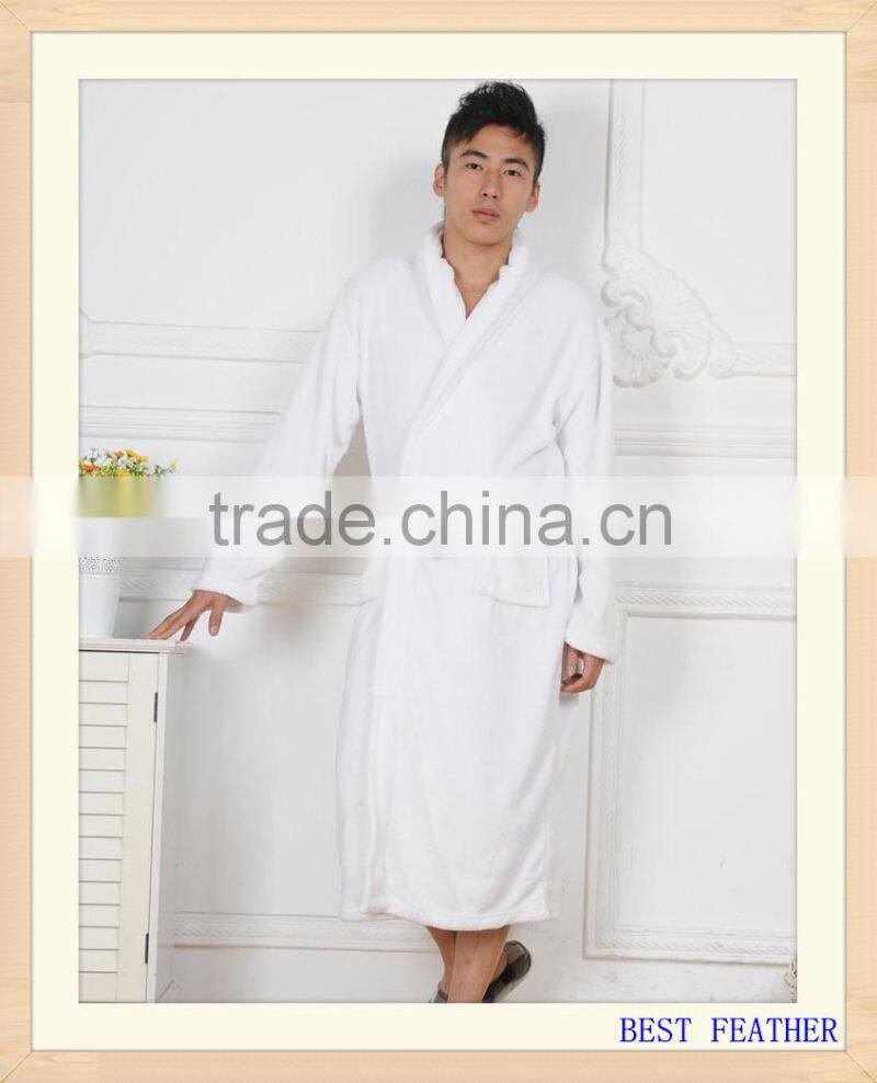 Comfortable 100% cotton bathrobe in white