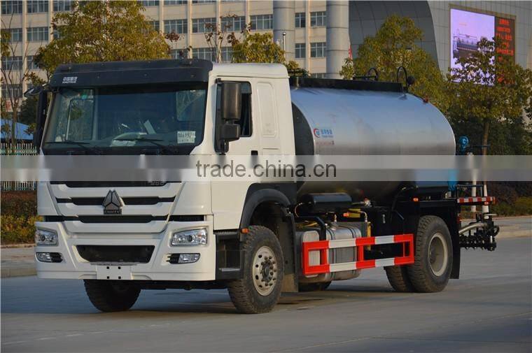 2016's HOWO brand 10cbm Asphalt Distributor truck for sale