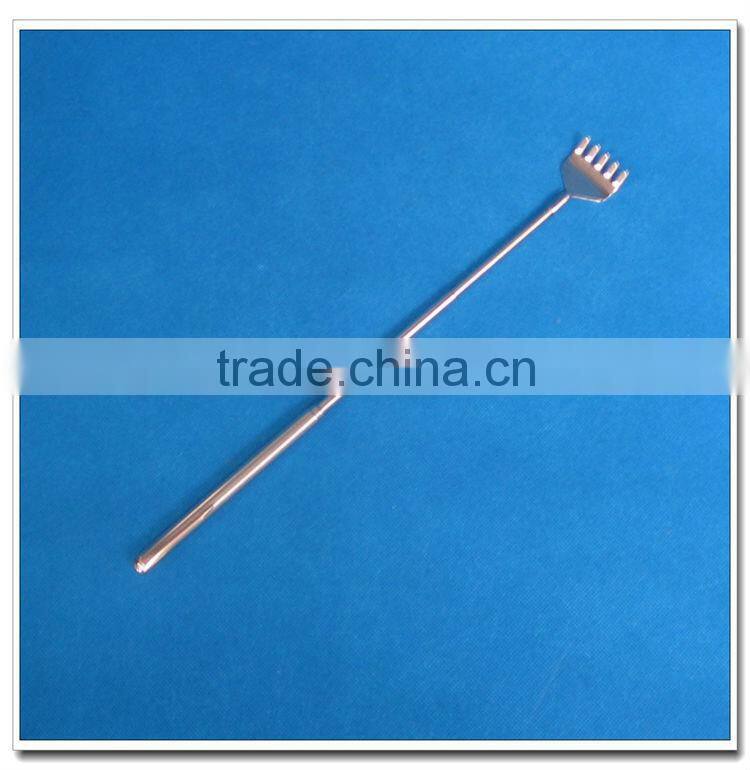 Comfortable metal telescopic back scratcher