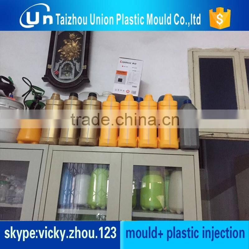 Hydraulic semi-automatic blow molding machine