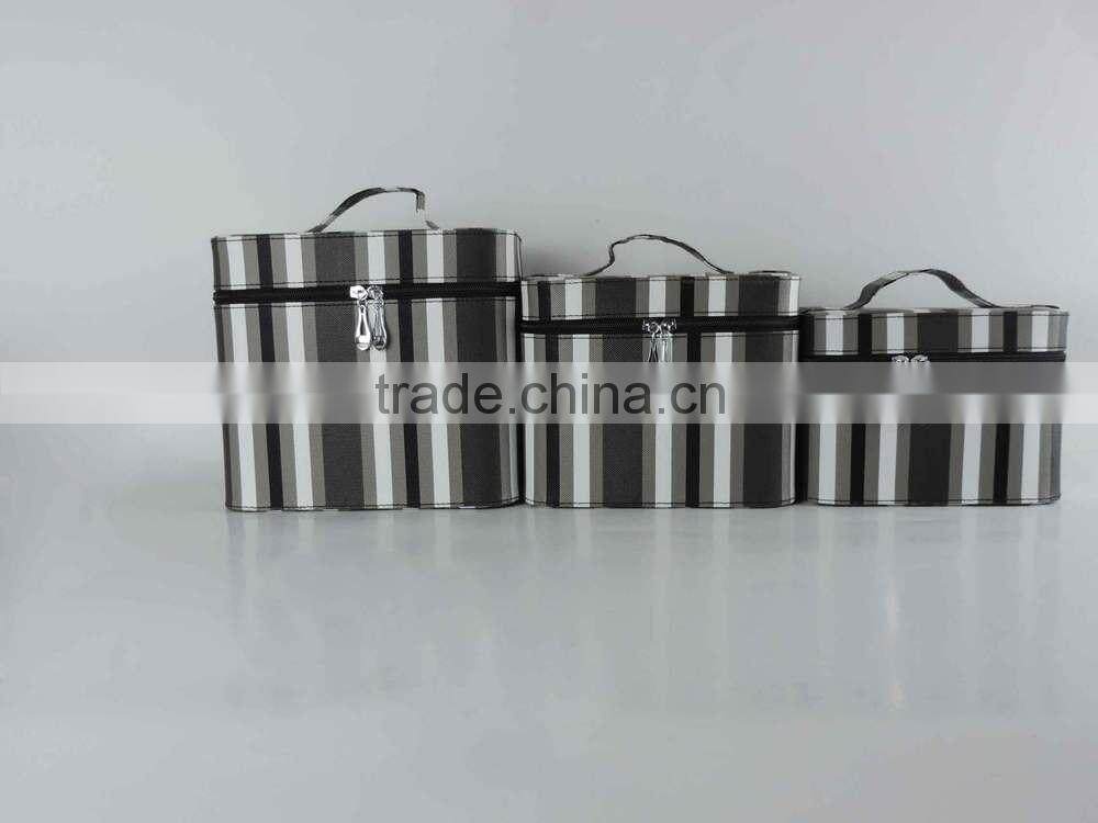 Portable hanging cosmetic bag, different sizes are available