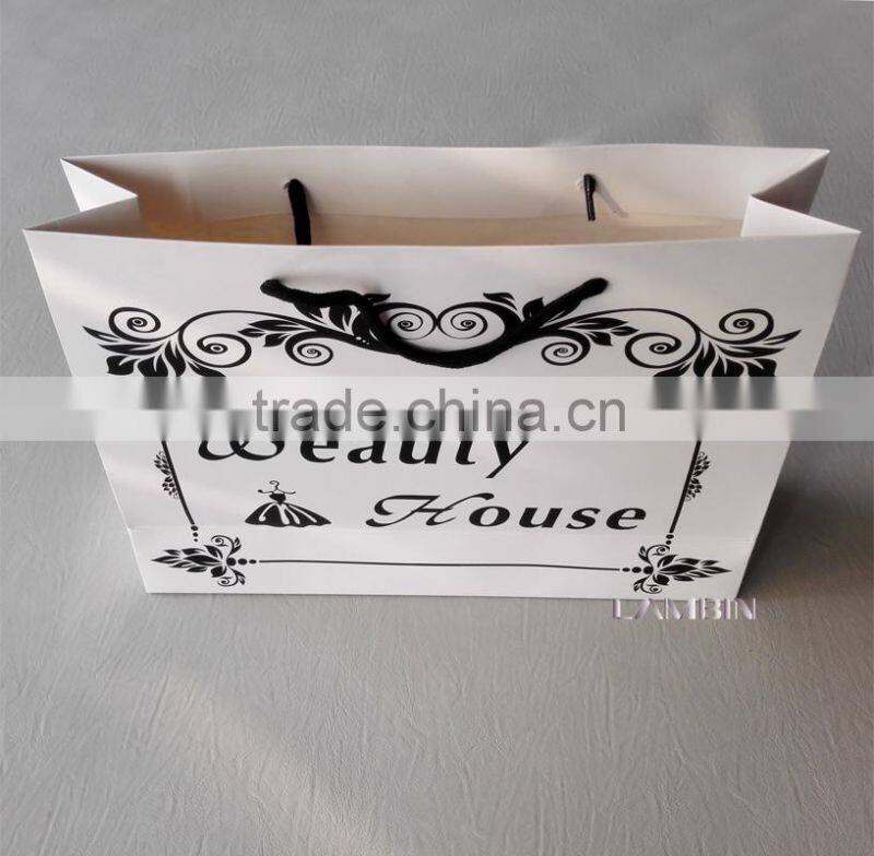 Produce paper hand bag for Spring casual jackets