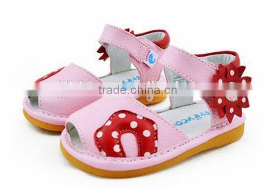 Fashion squeaky baby shoes for girls