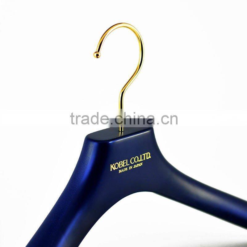 Japanese Durable Plastic Luxury Suits Hanger for Luxury Sports Wear