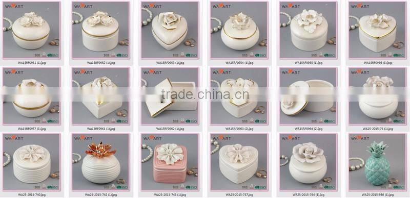 Round Shaped Championship Ring Box With Gold Plating Ring