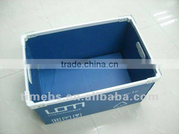 Stackable plastic storage container