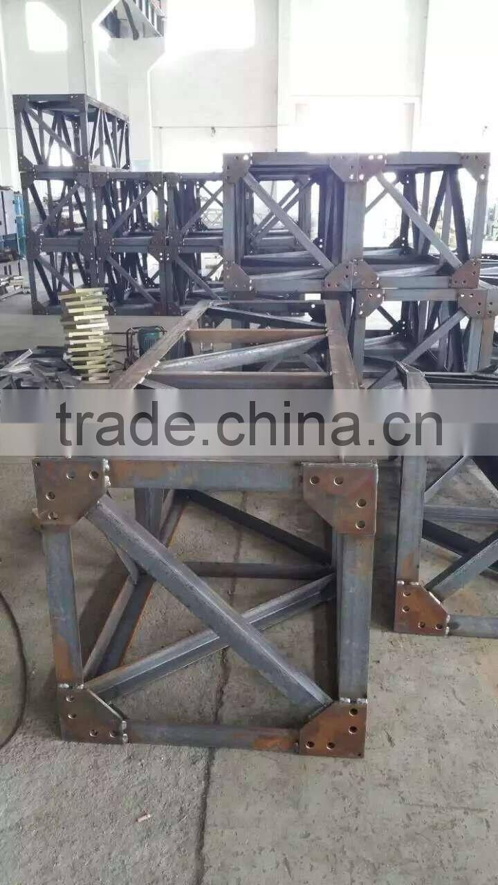 Steel inner-suspended gin pole for erection towers