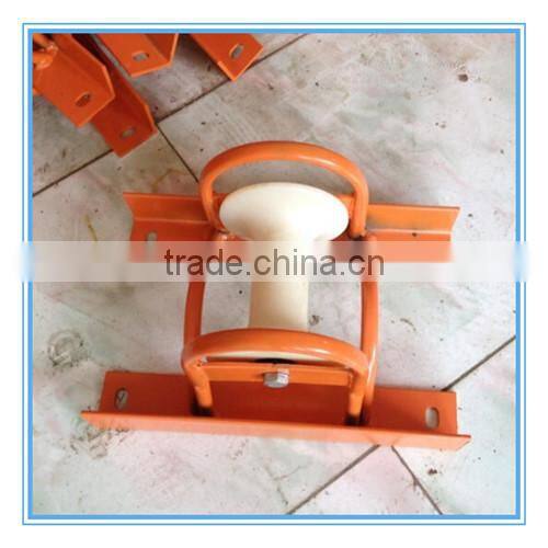 Ground cable roller, cable block