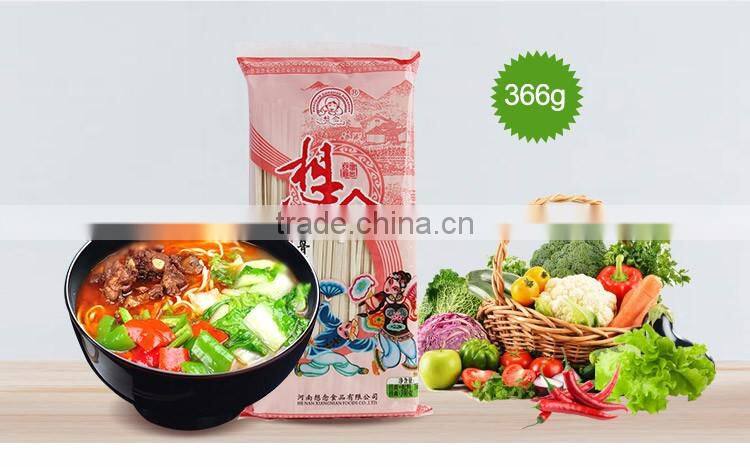 Instant soup noodles with seasoning bags
