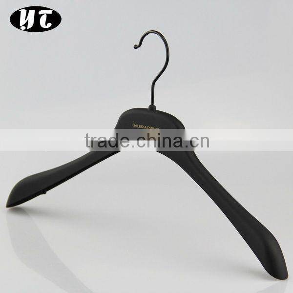 HA923 natural wooden clothes hanger for tops pants