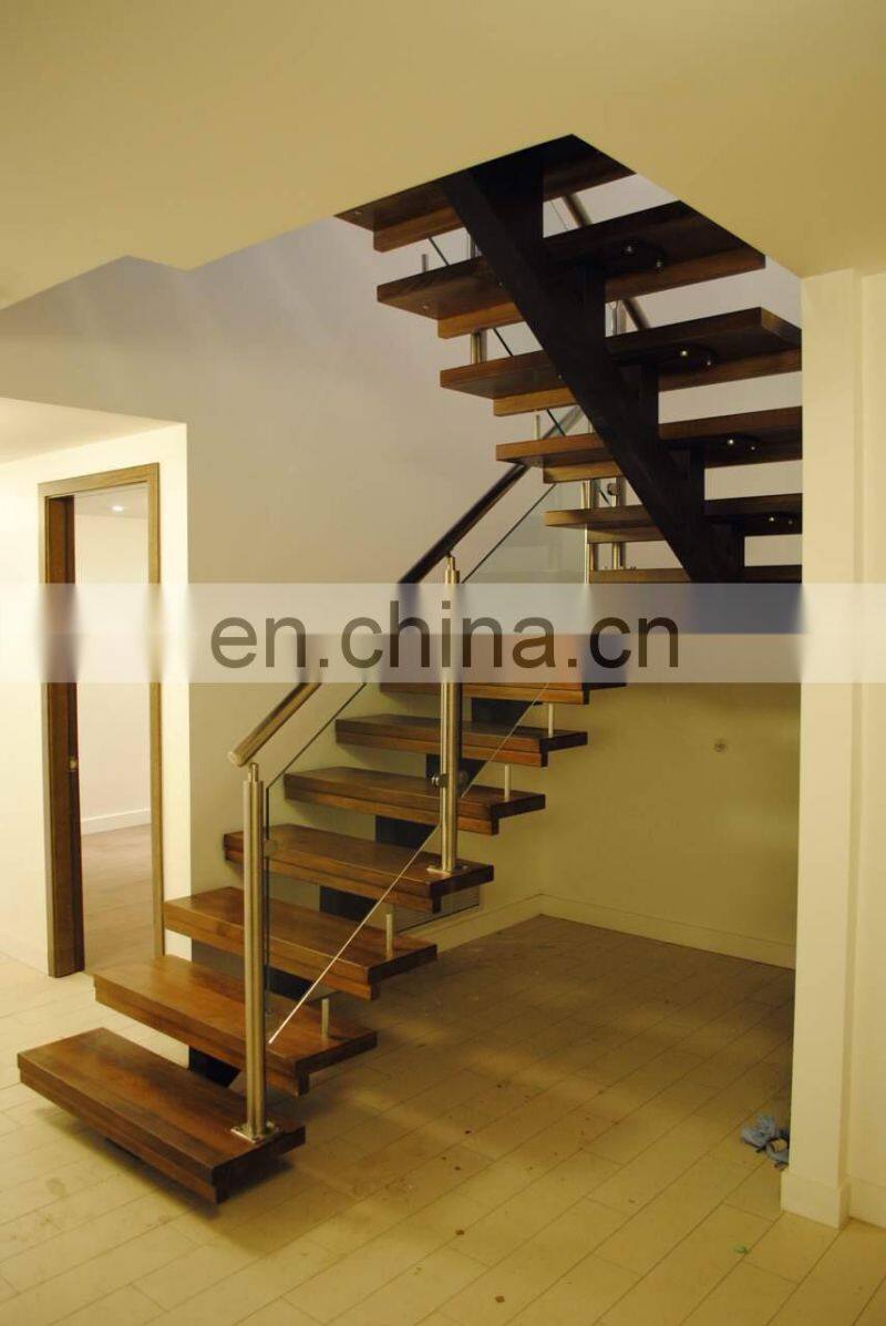 Low cost floating wooden step with light curved staircase