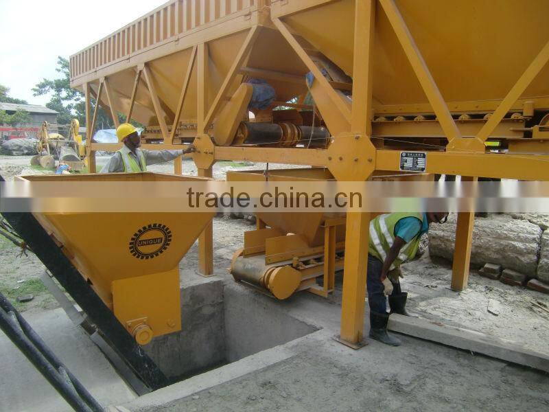 Three hoppers Aggregates storage machine for plant