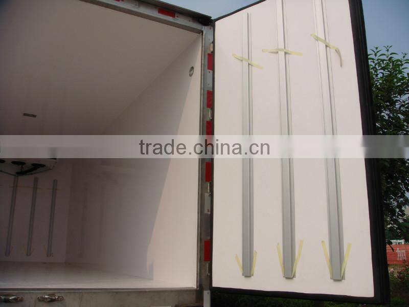 QINGZHUAN 3.3T FAW Refrigerator truck Fridge for truck China manufacturer