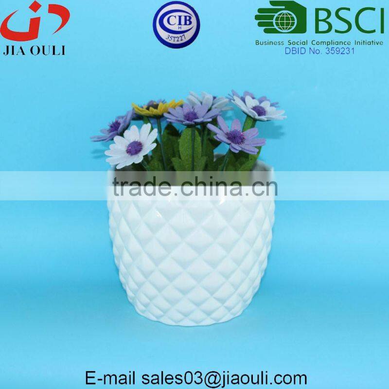 Home and garden decorations Plant pots Red Ceramic Vase with white interlocking hearts