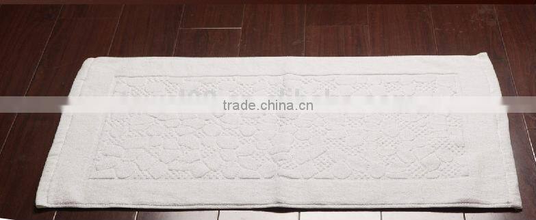 100% cotton embossed pattern Absorbent jacquard bathmat