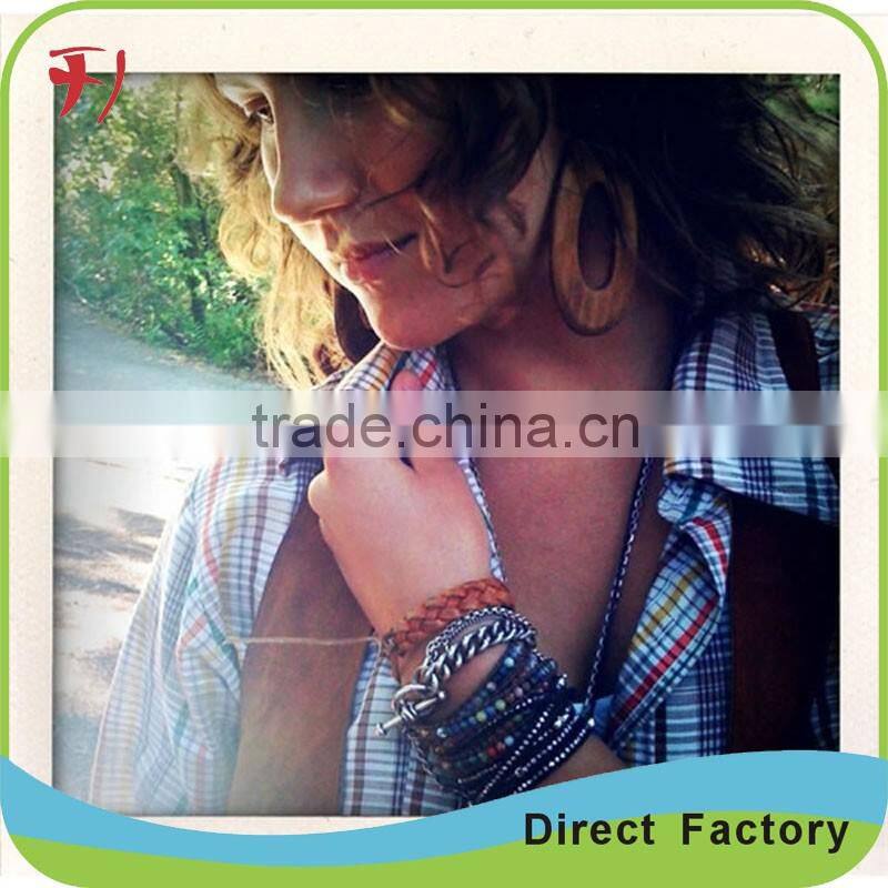 custom multicolor logo embossed silicone bracelet ,colorized embossed silicone bracelet