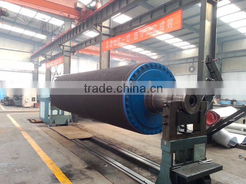 Paper machine blind drilled press roller