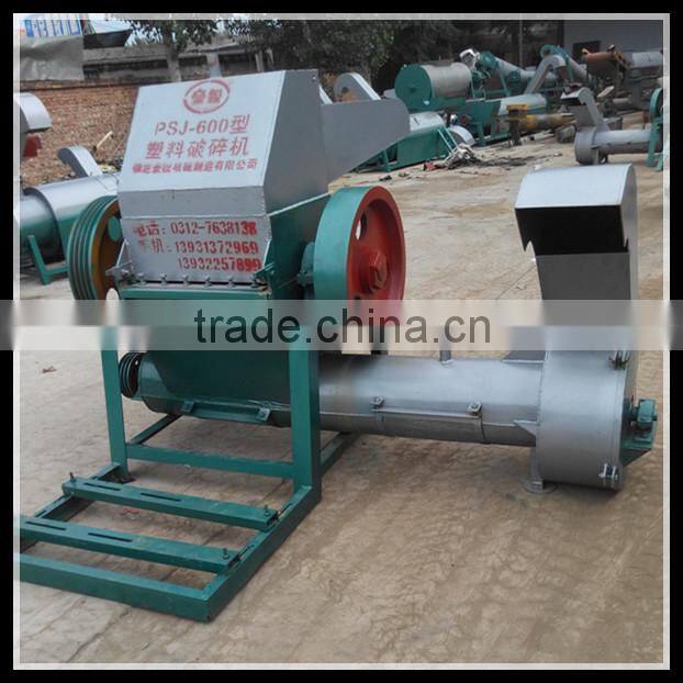 Plastic bottle crusher with high efficiency