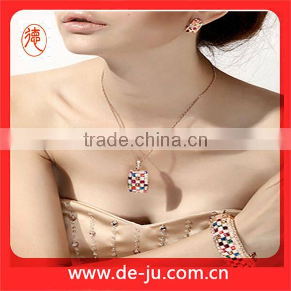 Noble Colorful Queen pendant Necklace