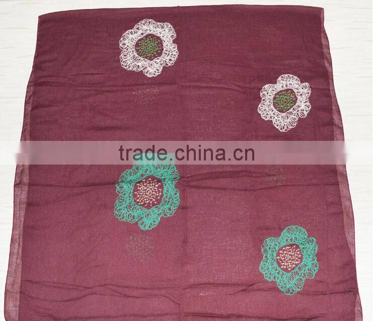 Wholesale Fall Winter Fashion Embroidery Design Flower Woman Cotton Shawl