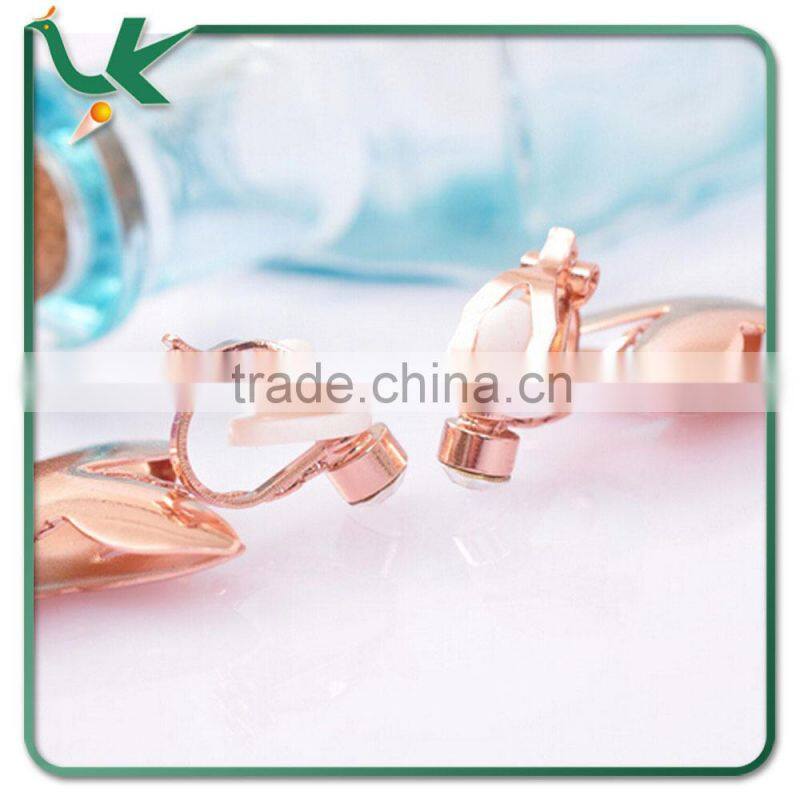 China Wholesale St. Valentine's Day Gift Shinny Gold Non Pierced Butterfly Earring with Long Tassel