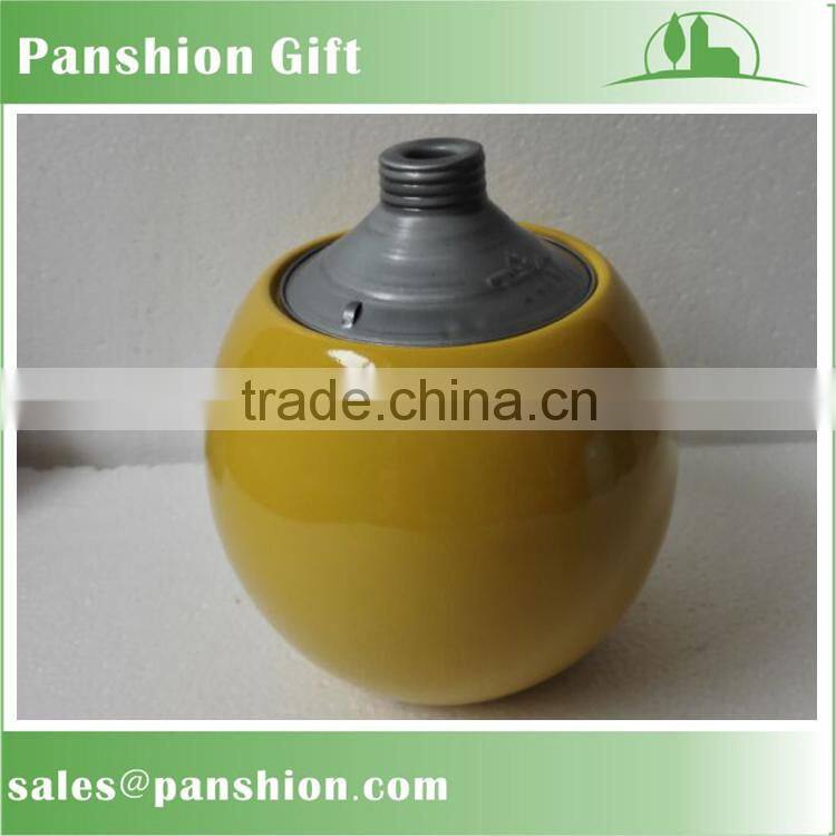 Decorative oil lamp with ceramic body