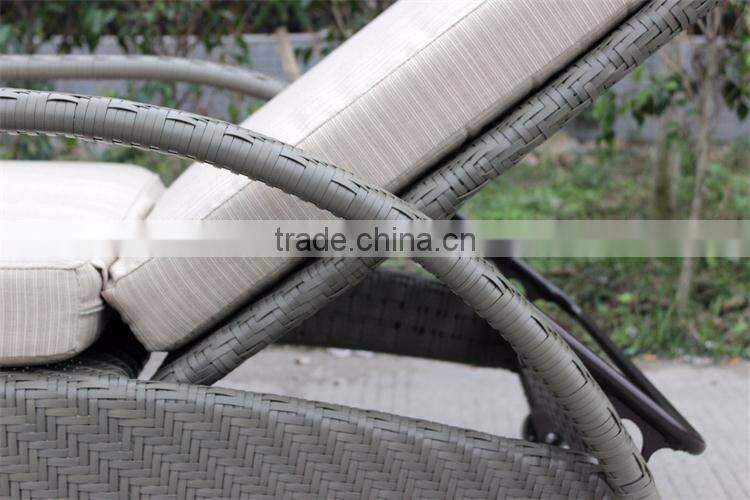 Garden Rattan Chaise Lounge With Wheel