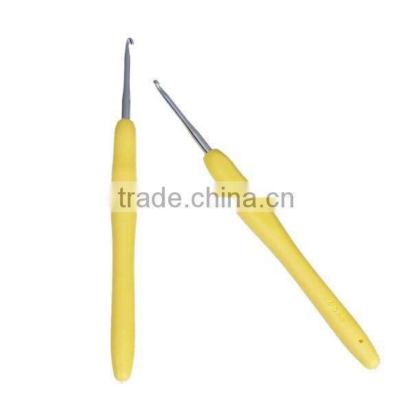 High Quality Custom Yellow 2.5mm 13.7cm TPR Aluminum Crochet Hooks