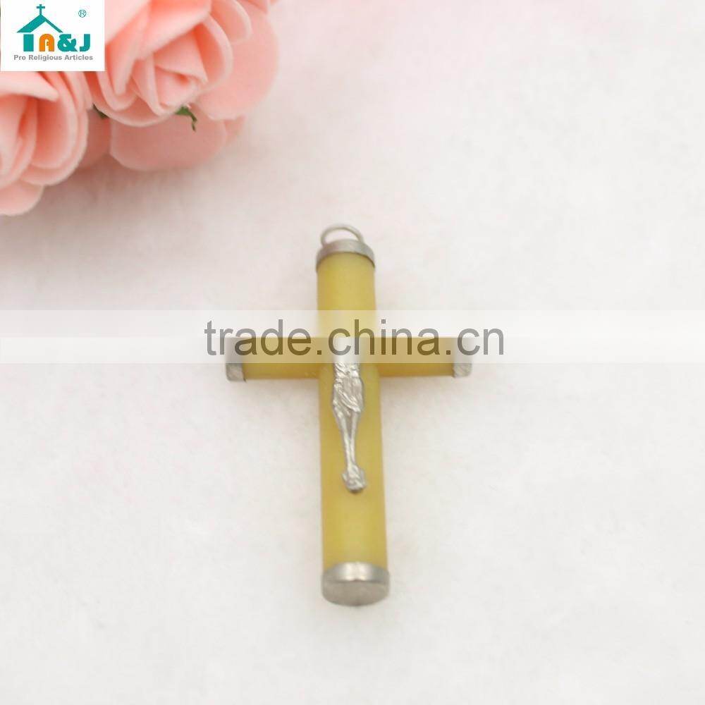 Cheap catholic plastic crucifix pendant
