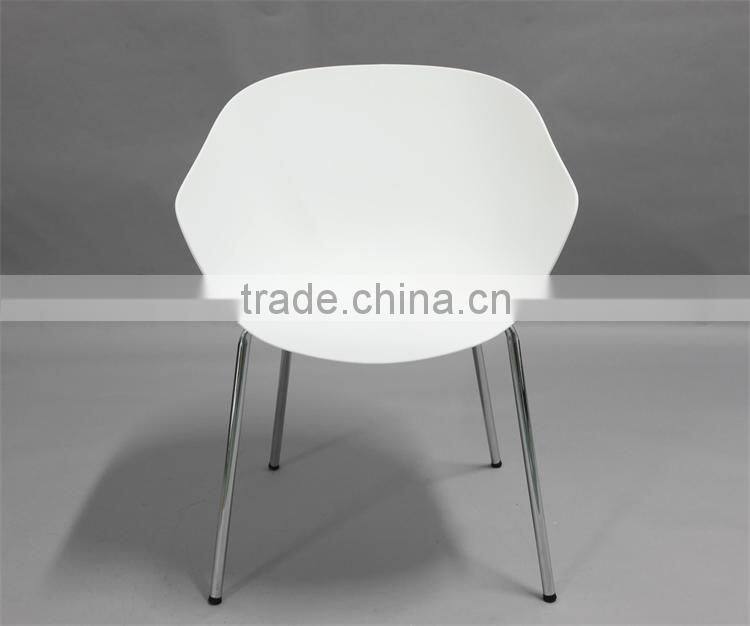 Guangdong Dining Furniture Modern Design Plastic Chairs with Metal Legs