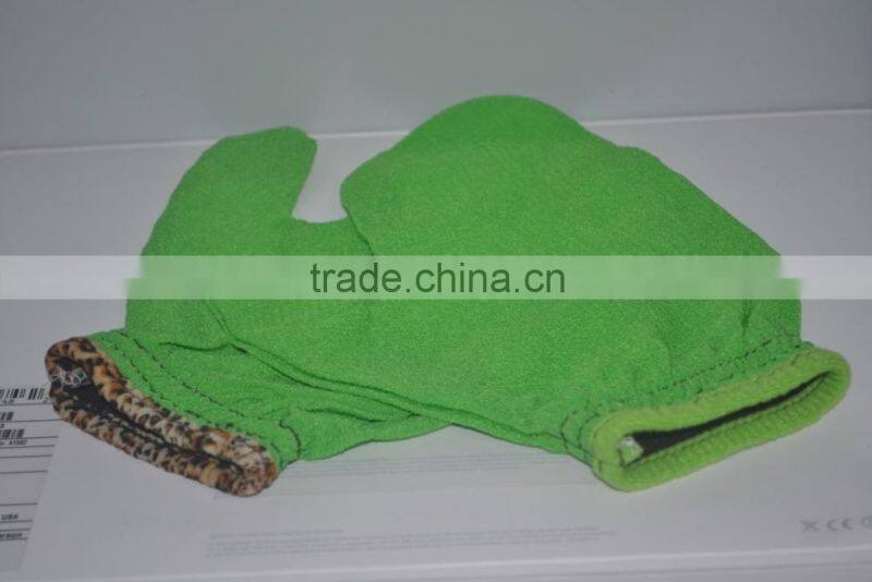 Body sisal exfoliating mitts to clean the dead skin