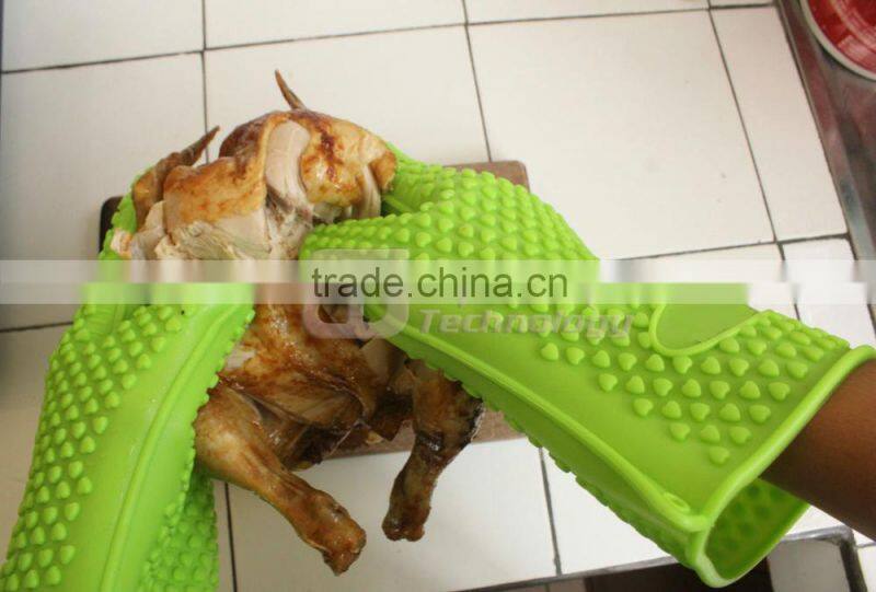 Cute heart shape silicone pot holder,red heat resistant silicone kitchen gloves