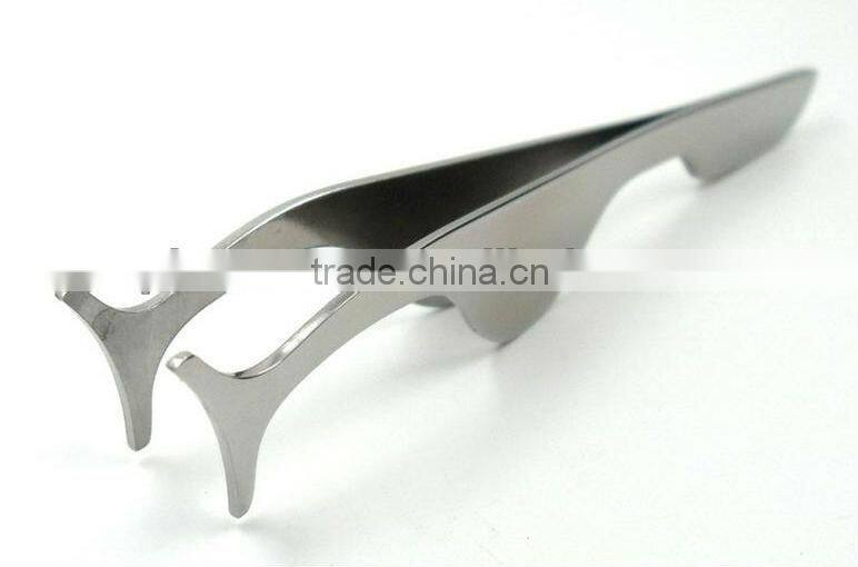 application of false eyelashes