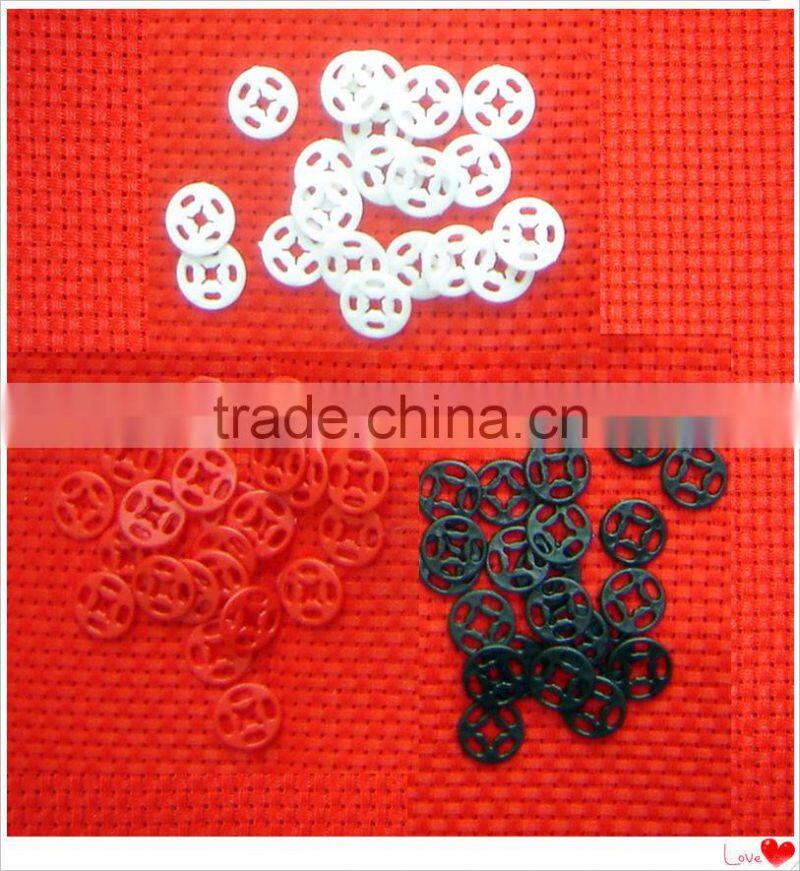 Plastic snap button fastener