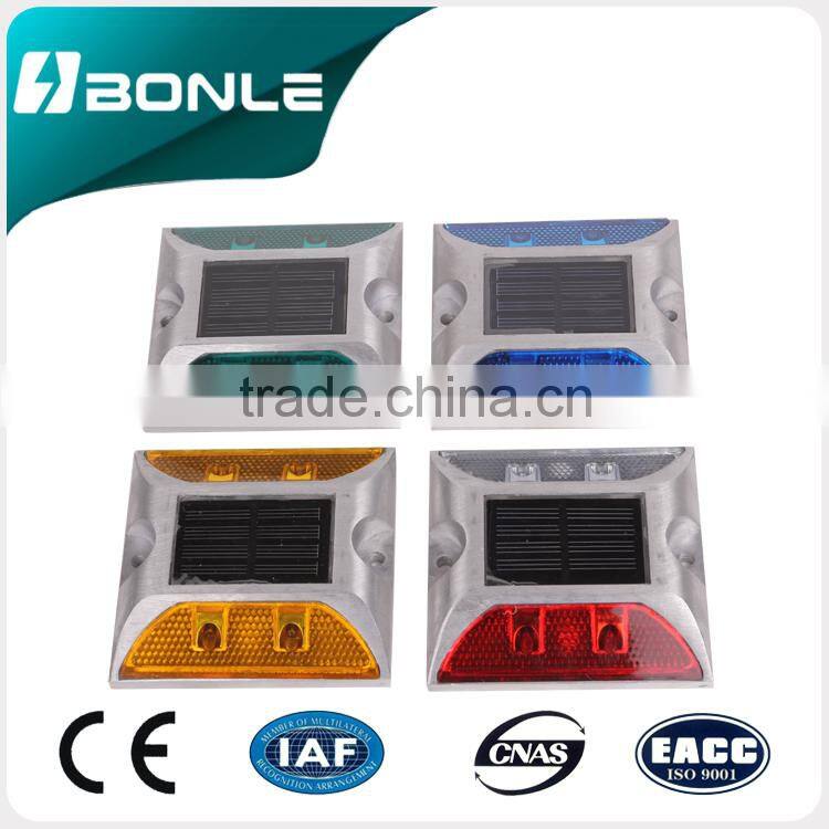 2014 Best Selling Excellent Safety Compression Resistance Aluminium Alloy + PC Road Stud With Solar Panel